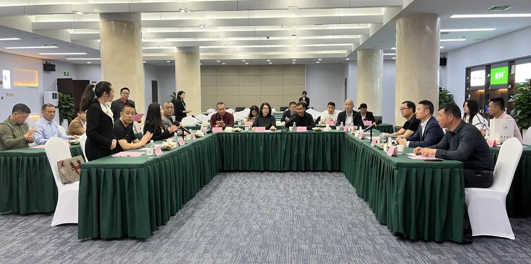 贵州省镇宁县政协副主席、工商联主席曹敏一行莅临广州国际茶叶交易中心座谈交流